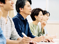 ロールプレイングなどを組み込んだ研修で実践的なノウハウを習得。