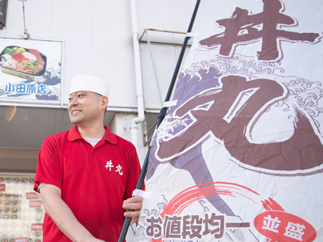 20代から寿司職人として活躍。低資金で自由に経営できる『丼丸』に出会い44歳で独立！