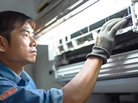 夏季はエアコン修理が増加！単価も高いため、収入UPが期待できます。