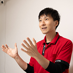 超高齢化社会に加えて共働き家庭の増加。