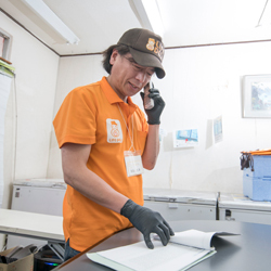 焼き鳥屋と兼業で始め、翌年に本業1本へ。