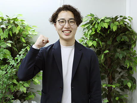 20代で開業。最高月収110万円(東京・1名)手厚いサポート体制が、成長を応援してくれる