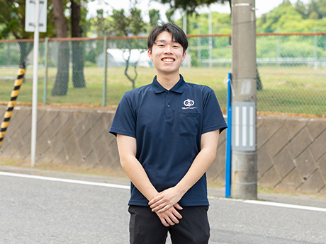 21歳で開業して3ヶ月目から安定収益を実現。法人を設立して多くの人の力になりたい。