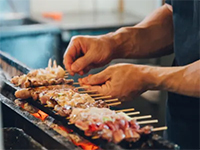 焼鳥の焼き方もしっかり研修します!オーナーが店舗に出ない経営も可能です!