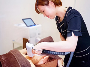 多くの女性の心を掴む[うなじ矯正]が話題となり、今注目を浴びているうなじ矯正サロン