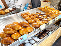 トレーラーハウスの店内の様子。店舗内装デザイン～駐車場への出店交渉も本部が担当！