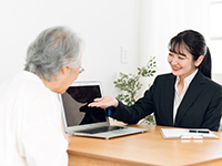 身寄りのない高齢者が抱える問題を、第二の家族として総合的に支援します。