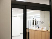 眉毛のケアは老若男女を問わず需要あり。美容系予約サイトでも高評価サロンです