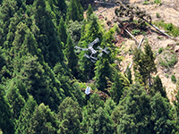 能登地震の被災地では、車の行き来ができない地域にドローンを使用して物資を空輸！