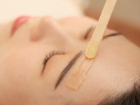 脱毛には、お肌への負担を最小限に抑えた日本製ワックスを使用しています