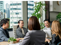 チャットツールを活かしてのミーティングも開催。本部が積極的にサポート！