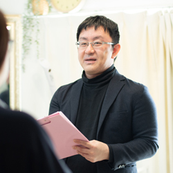 採用、研修、集客、すべて本部が実施。