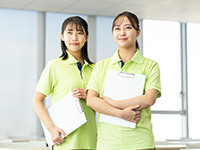 自社サイトなどを活用し、毎月1事業所当たり5～10名の求人応募があります。