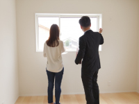 実務研修では実際の現場に同行。お客様対応をOJTで身に付けていきます。