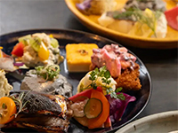 一膳2500円でも選ばれる高単価モデル。原価率25％と利益率28％を両立します。