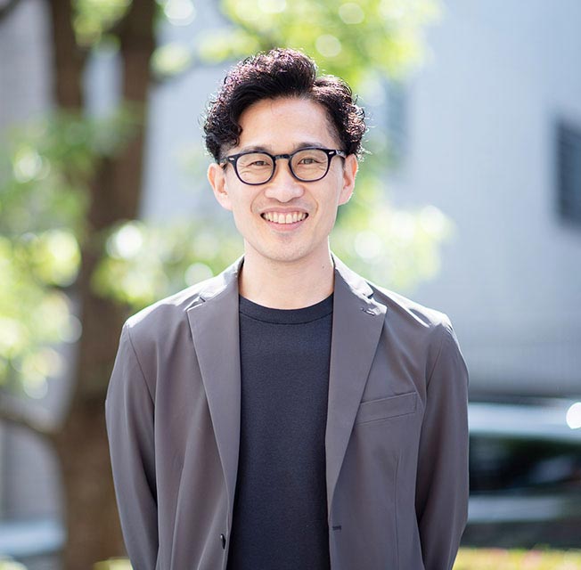 副業で結婚相談所を開業した男性